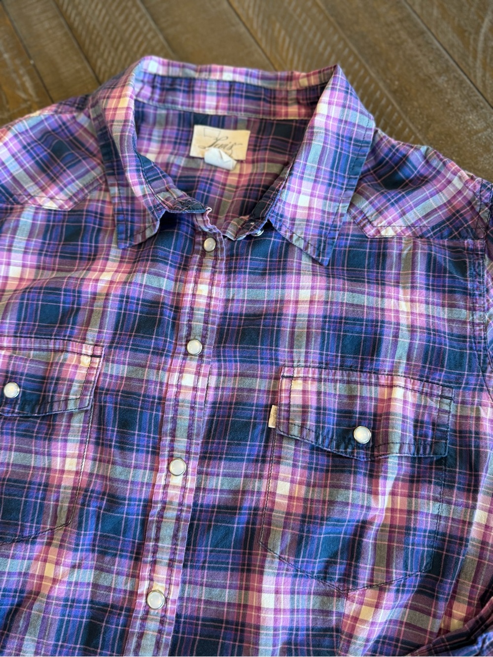 Levi’s Women’s Plaid Western Pearl Snap Shirt Large